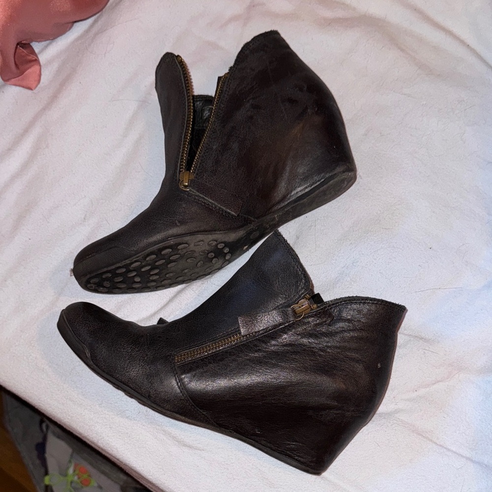 Elegant Black Leather Wedge Boots